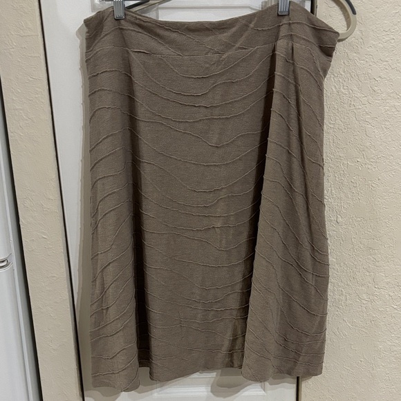 Larry Levine Dresses & Skirts - Larry Levine Tan Textured Boho Midi Skirt